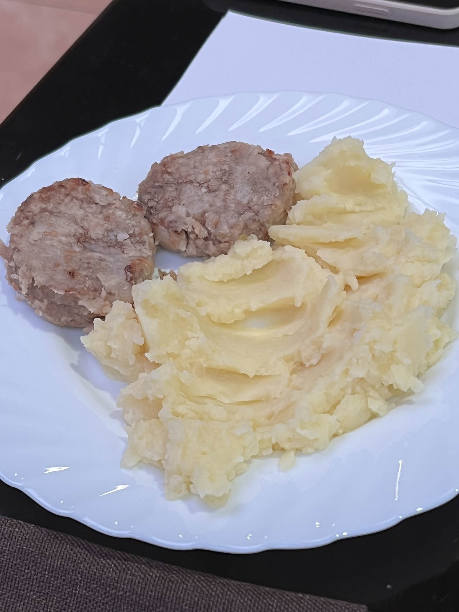 Фото - Котлетки куриные с картофельным пюре - кафе "ТоЧтоНадо"