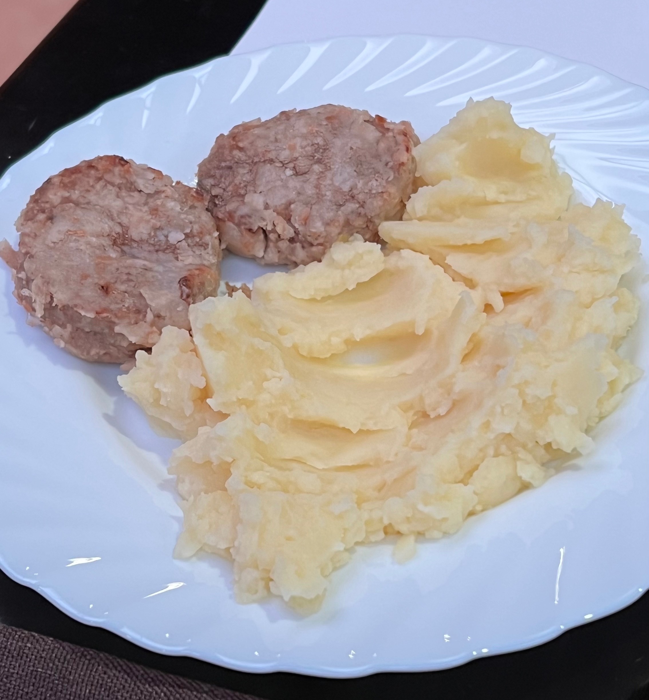 Фото - Котлетки куриные с картофельным пюре - кафе "ТоЧтоНадо"